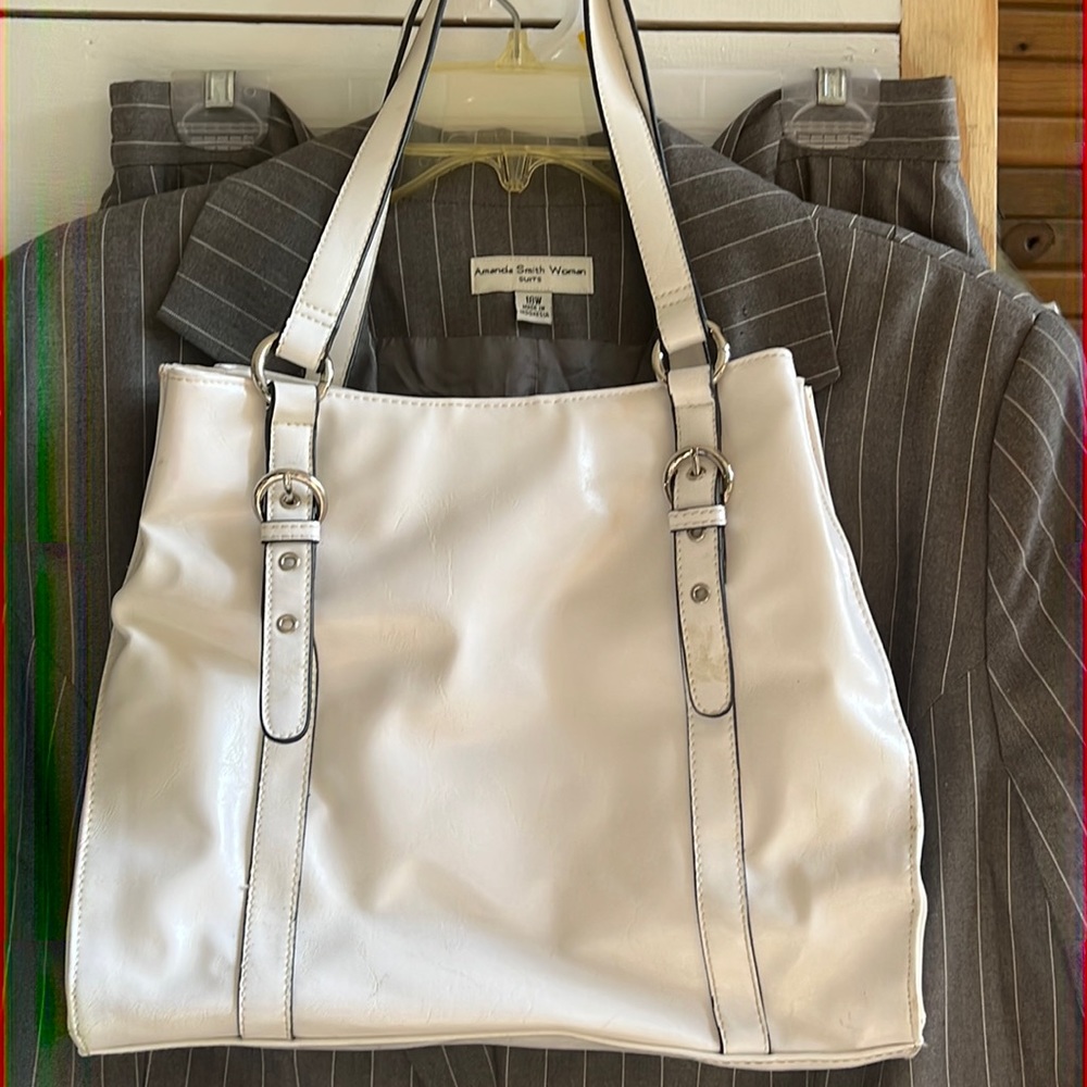 White purse with multiple divisions and pockets